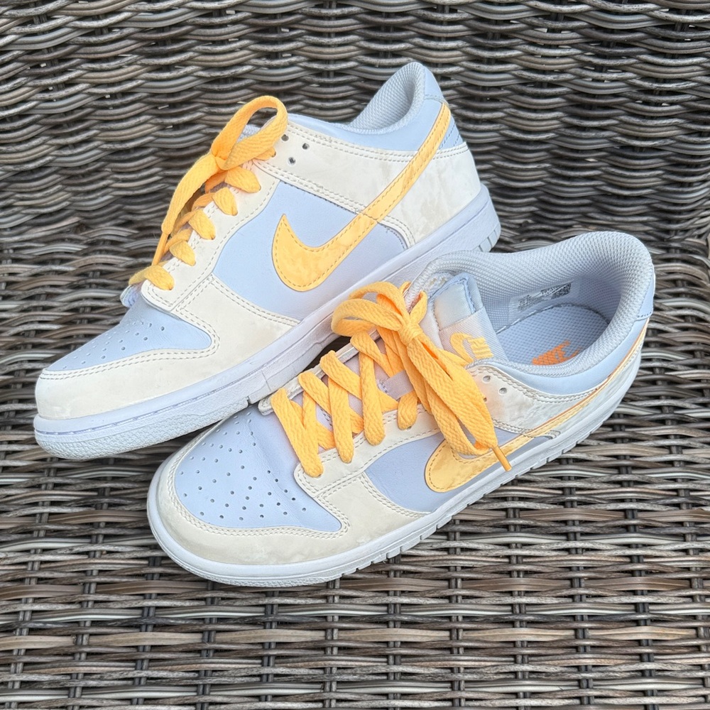 NIKE BIG KIDS DUNK LOW (PALE IVORY / MELON TINT-FOOTBALL GREY)